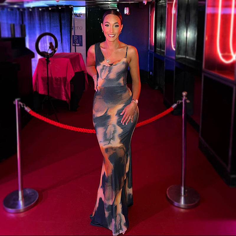 Damen Maxikleid mit elegantem Schnitt und auffälligem Batikdesign Drune