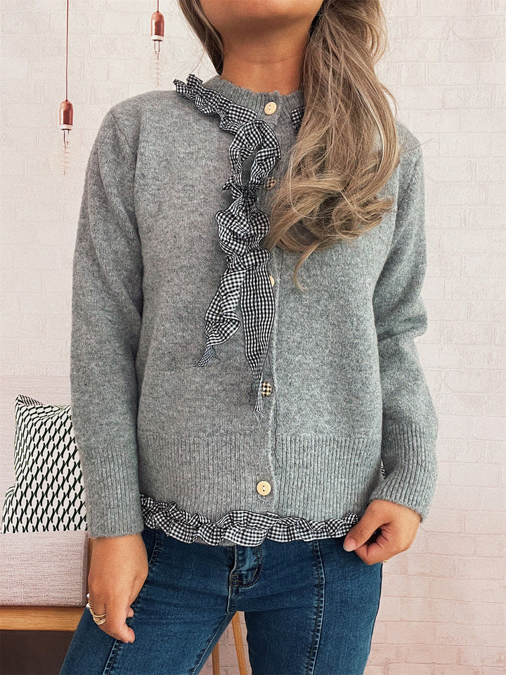 Damen Strickjacke mit romantischem Rüschenabschluss und detailverliebtem Knopfdurchzug Drune