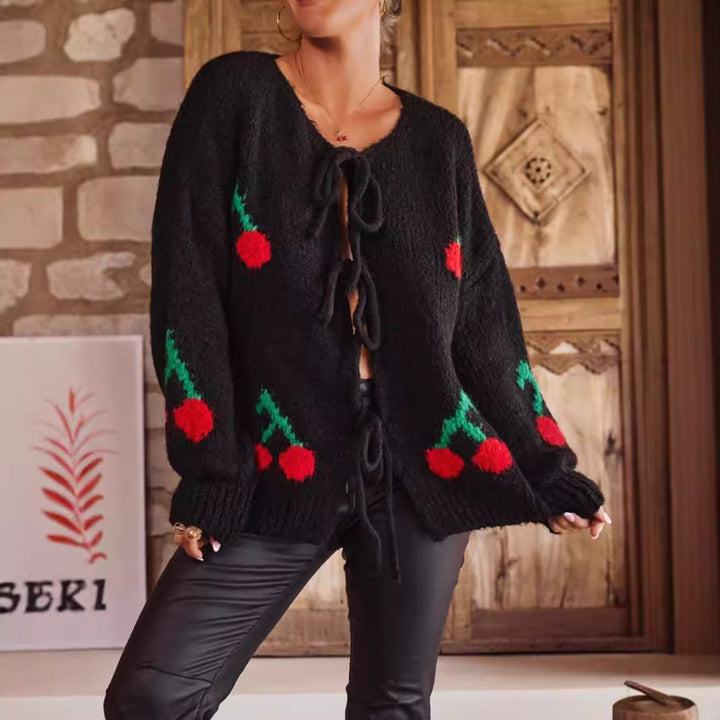 Damen Strickjacke mit verspieltem Kirschmotiv und einzigartiger Bindefront Drune