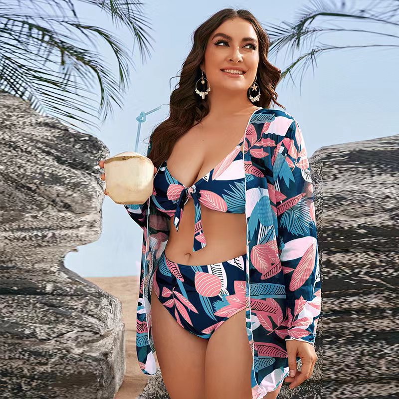 Damen Bikini-Set mit floralem Wickeloberteil und eleganter Strandjacke Drune