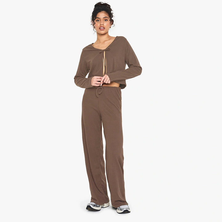 Damen bequemer Strickanzug mit cropped Jacke und weitem Hosenbein Drune