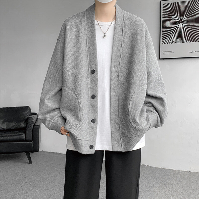 Herren nan oversized Strickcardigan mit V-Ausschnitt, aufgesetzten Rundtaschen und lässiger Drop-Shoulder-Silhouette Drune