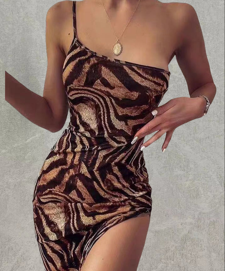 Damen figurbetontes Minikleid mit asymmetrischem Schnitt und edgy Animal-Print Drune
