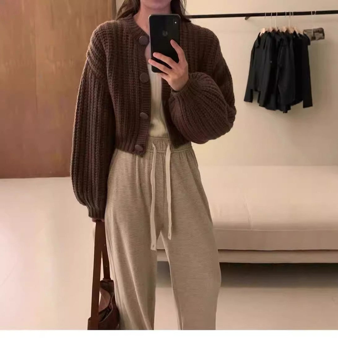 Damen Grobstrickjacke mit voluminösen Ärmeln und Knopfdetails Drune