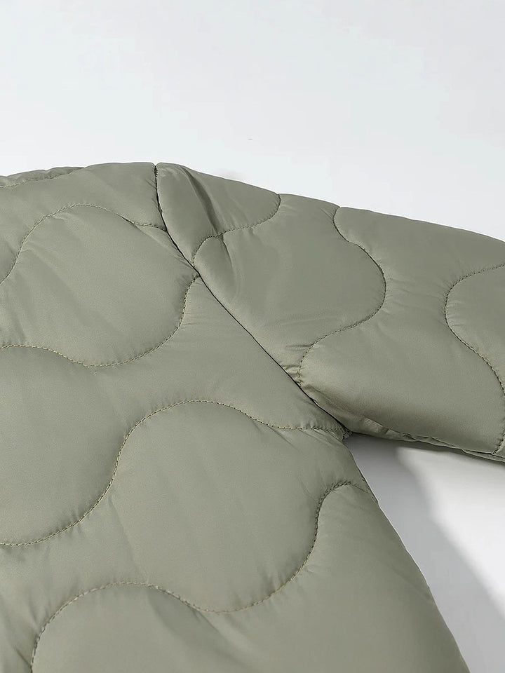 Damen gesteppte Übergangsjacke mit sanfter Stofftextur und praktischen Druckknöpfen Drune