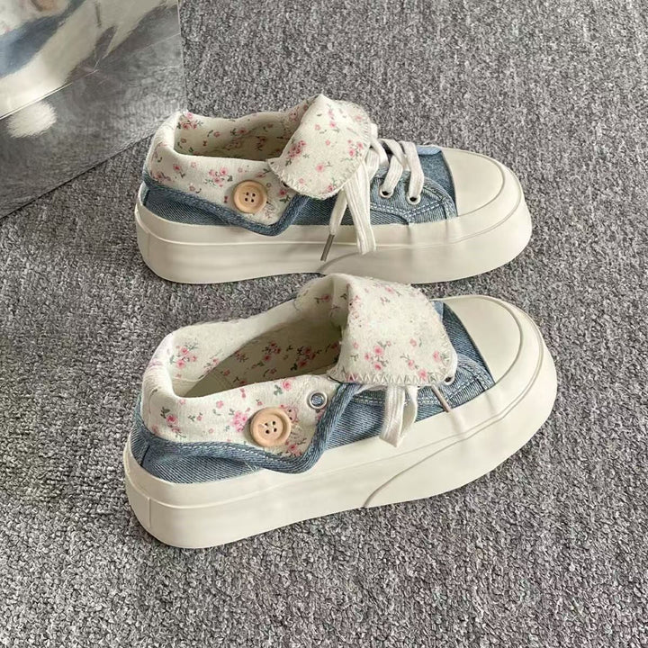 Damen Modische Sneakers mit besonderen Knopf-Details und verspieltem Karomuster Drune