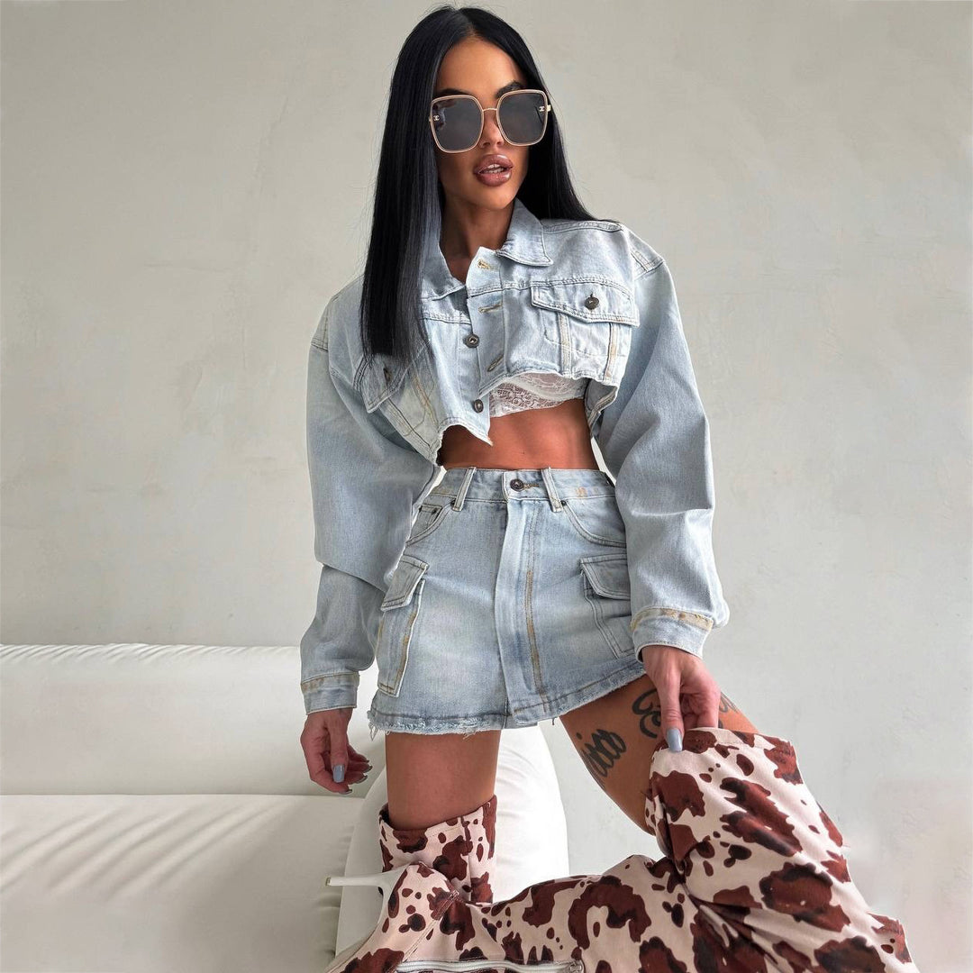 Damen Denim-Crop-Jacke mit passendem Minirock im modernen Utility-Stil Drune