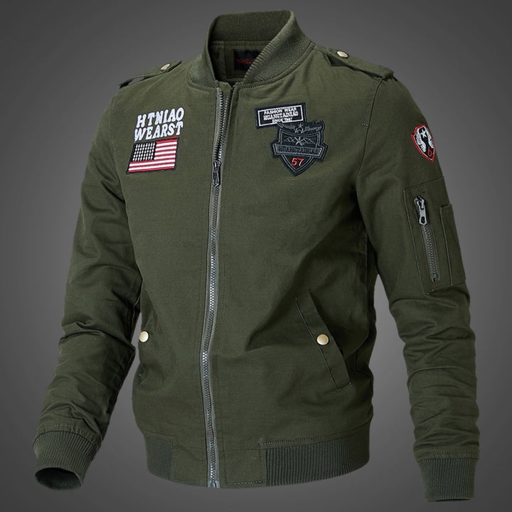 Herren nan militärisch inspirierte Bomberjacke mit gestickten Patches, Ärmeltasche, Schulterpatten und robustem Baumwoll-Twill Drune
