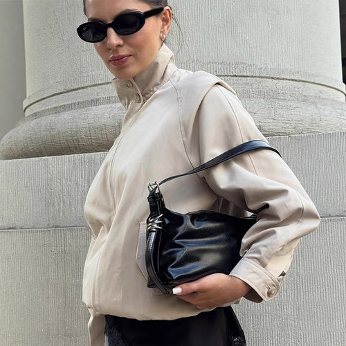 Damen Kunstlederjacke mit hohem Kragen und dekorativen Druckknöpfen Drune