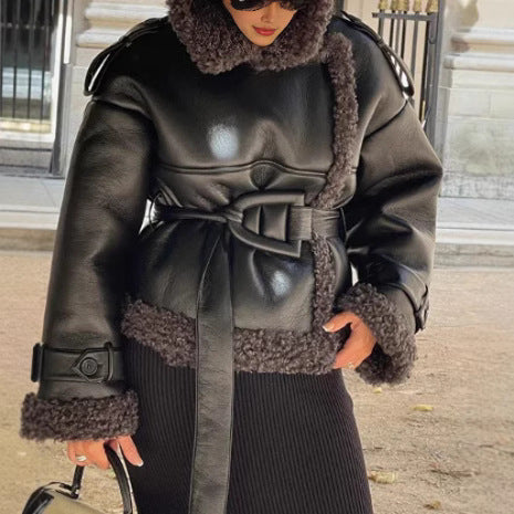 Damen Kunstfelljacke mit stylishen Details und oversized Schnitt Drune