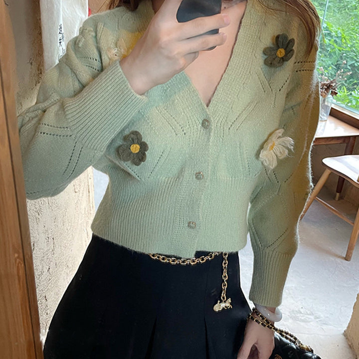 Damen Strickjacke mit floralen Applikationen und elegantem V-Ausschnitt Drune