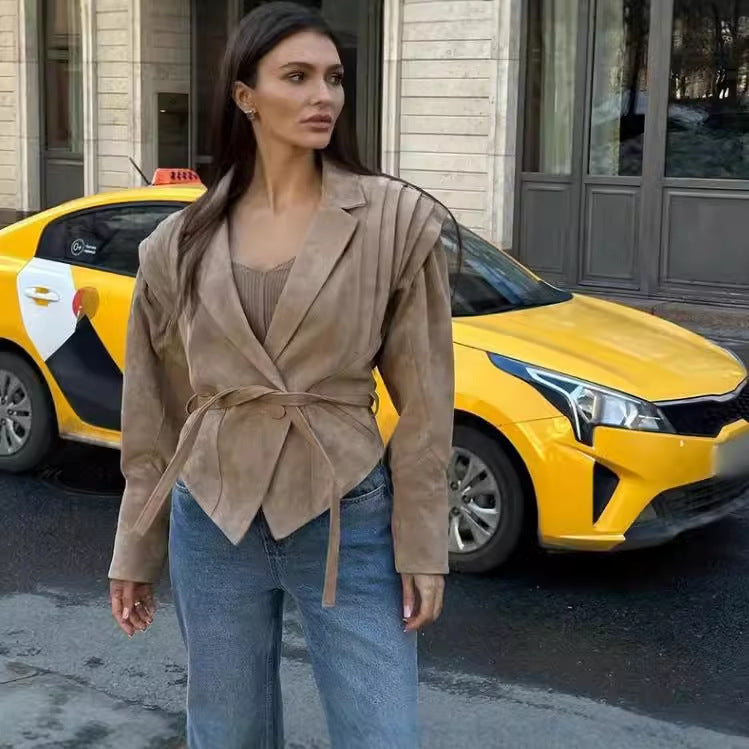 Damen Übergangsjacke aus weichem Wildleder mit taillierbarem Gürtel und voluminösen Ärmeln Drune