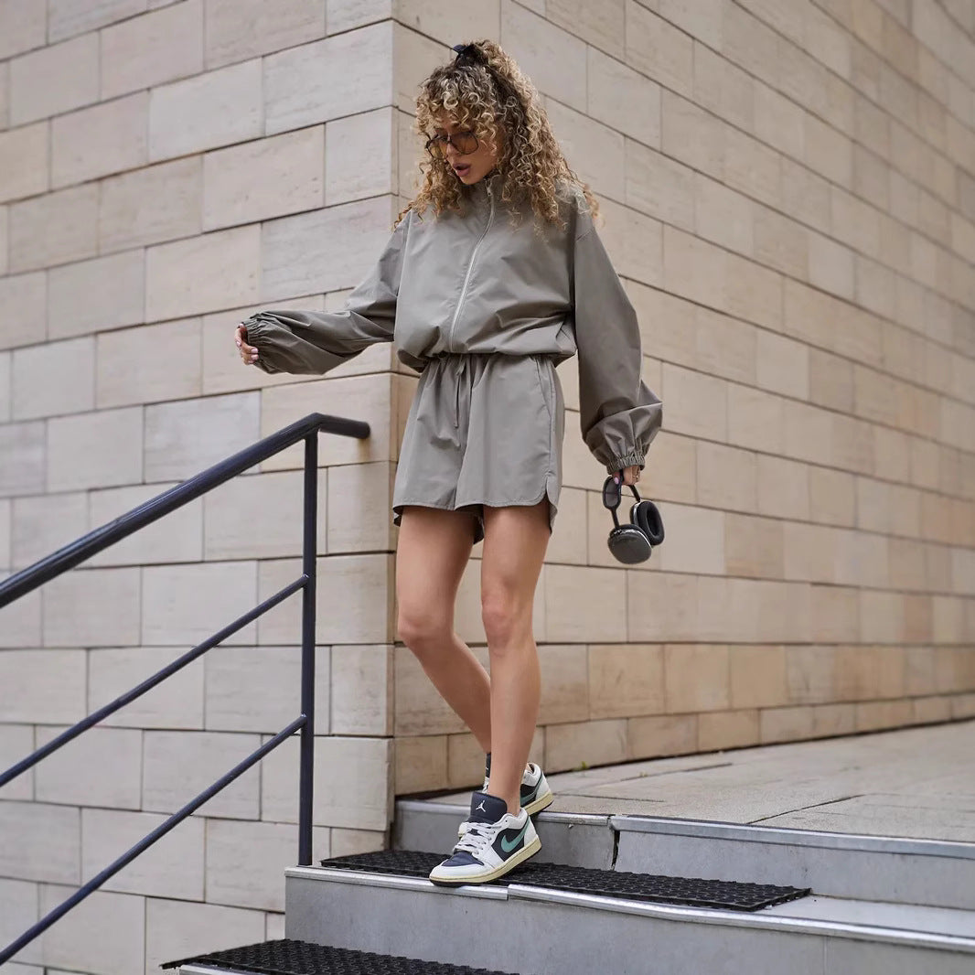 Damen modisches Sportset mit blousonartiger Jacke und lässigen Shorts Drune