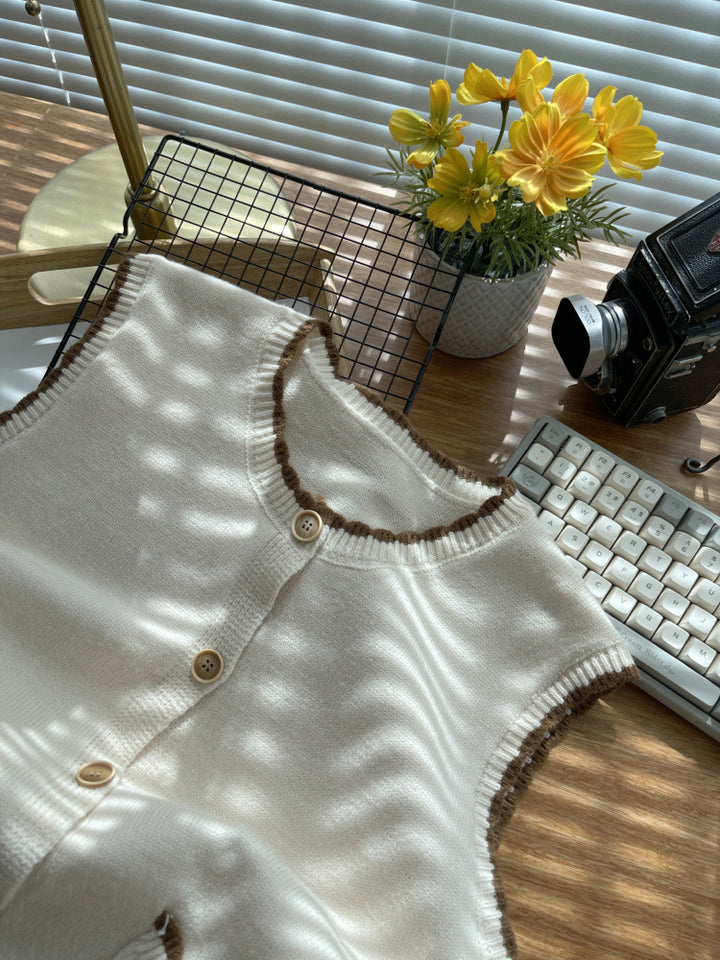 Damen Strickweste mit kontrastierenden Details und Taschen Drune