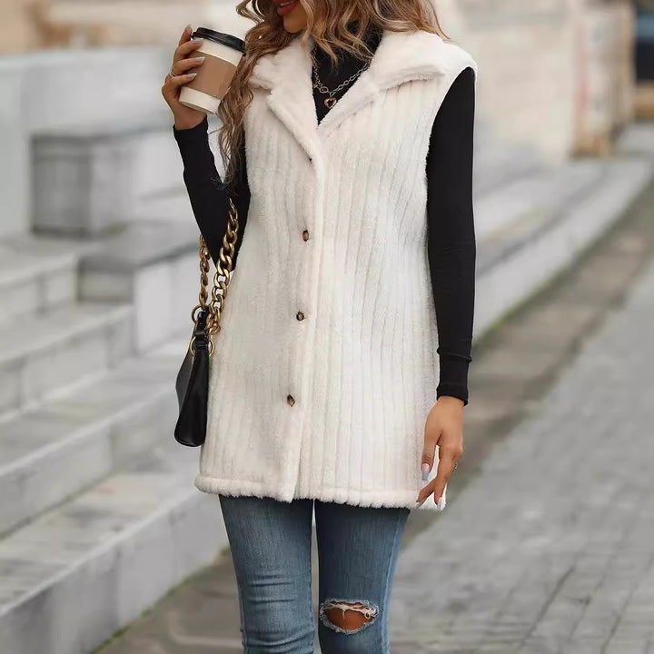 Damen Strickweste mit samtiger Oberfläche und modernen Knopfdetails Drune