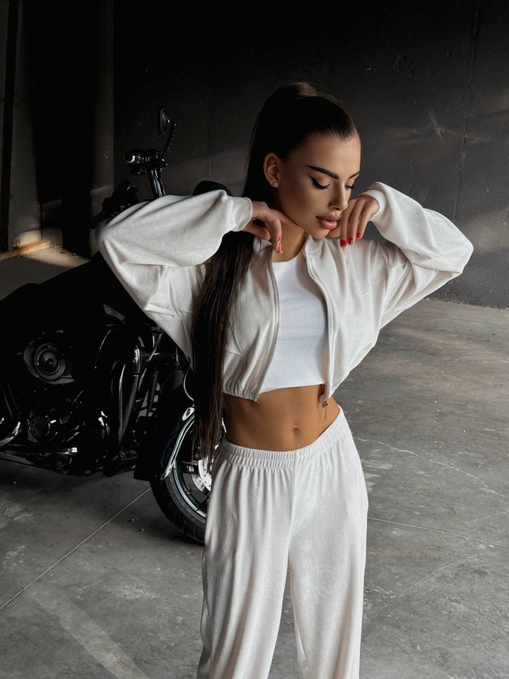 Damen sportliches Set mit cropped Jacke und weiten Hosen Drune