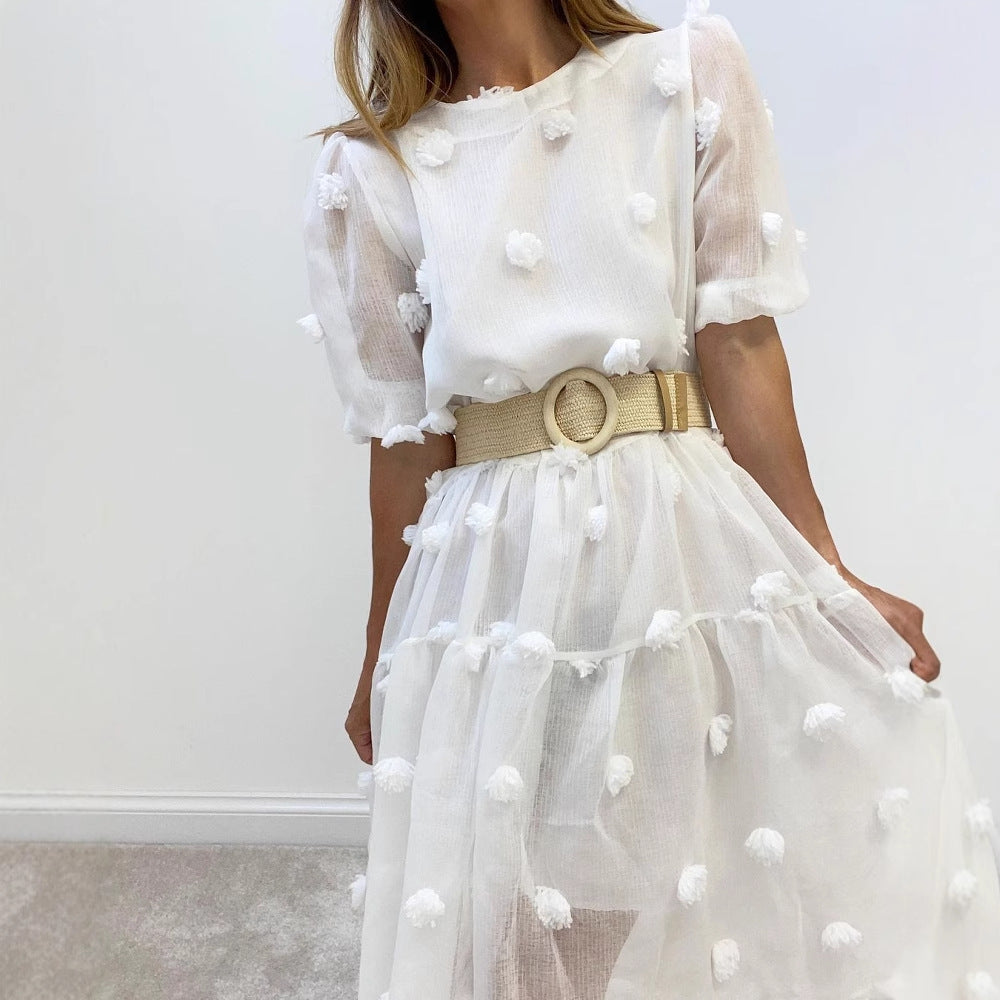 Damen Kleid mit volumetrischen Puffärmeln und dekorativen Fransen Drune