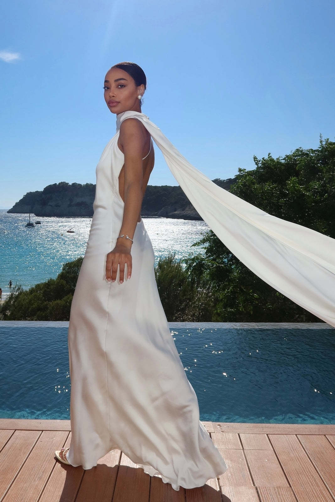 Damen Elegantes Abendkleid mit fließendem Design und schulterfreier Kapuze Drune