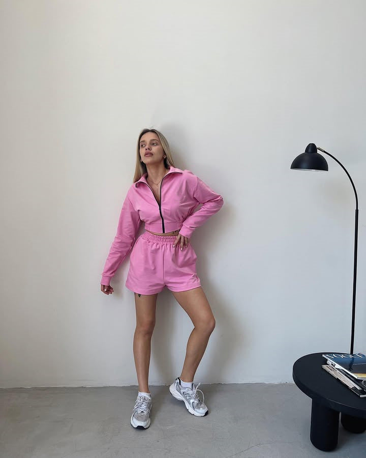 Damen Sportliches Freizeit-Set mit trendy cropped Jacke und Shorts Drune