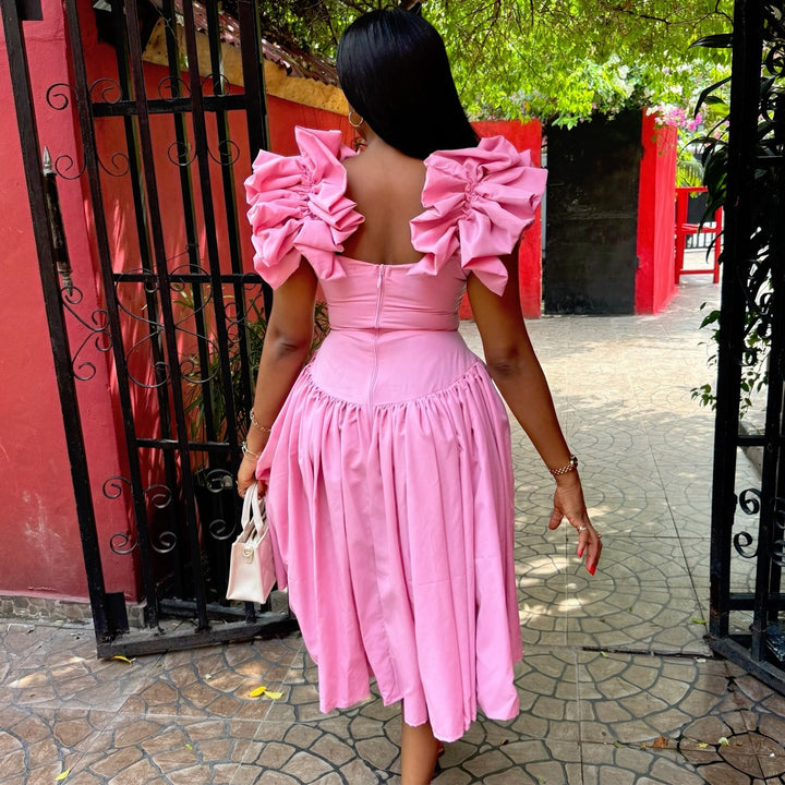 Damen Kleid mit voluminösen Rüschenärmel und figurbetontem Oberteil Drune