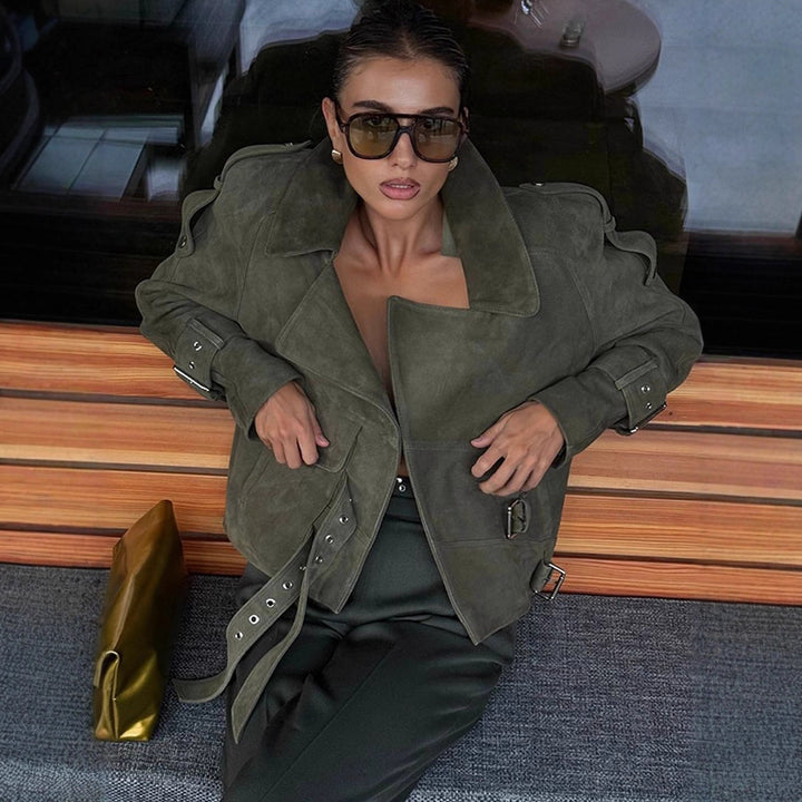 Damen modische Wildlederjacke mit taillierbarem Design und dekorativen Schnallen Drune