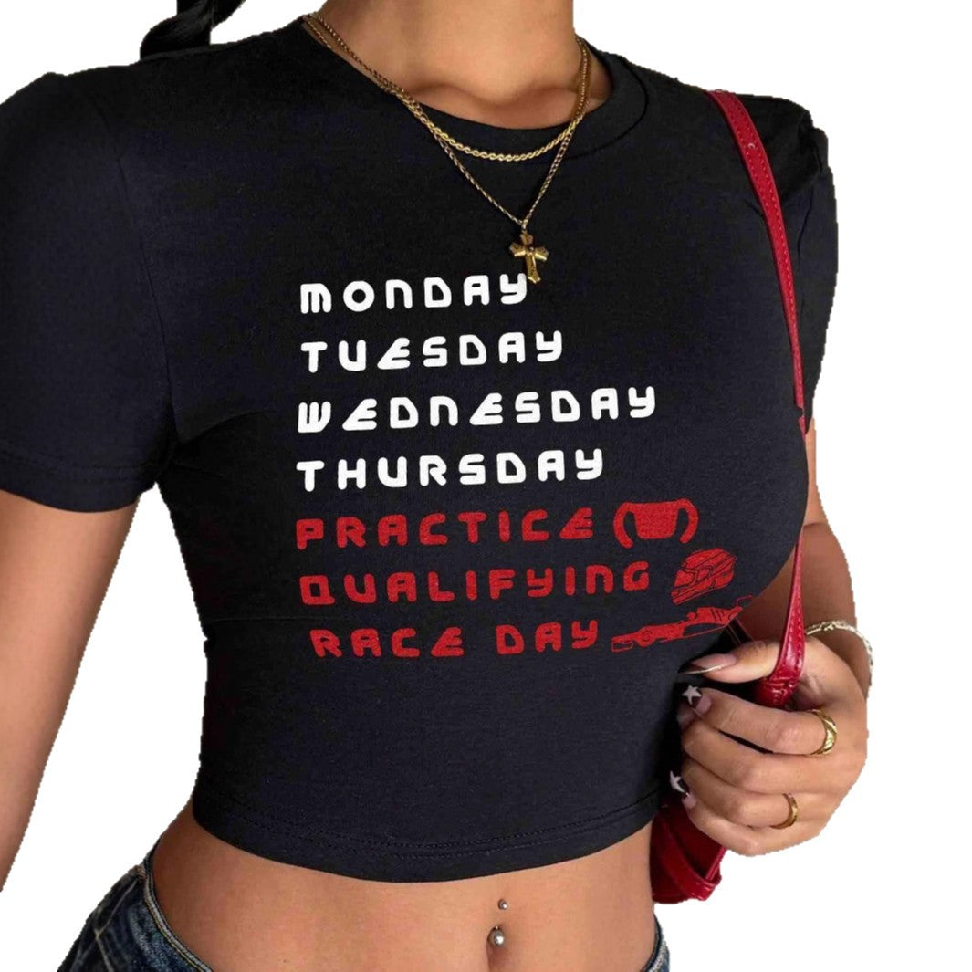 Damen Crop-T-Shirt mit stylischem Rennsport-Motiv und charmantem Schriftzug Drune