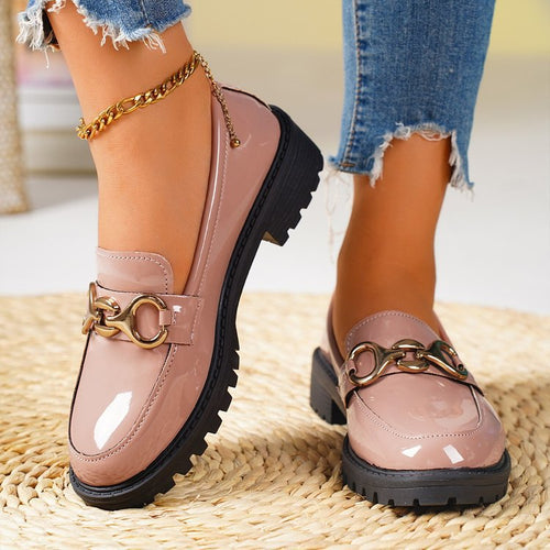 Damen nan lackierte Loafer mit profilierter Traktorsohle und goldener Zierkette Drune