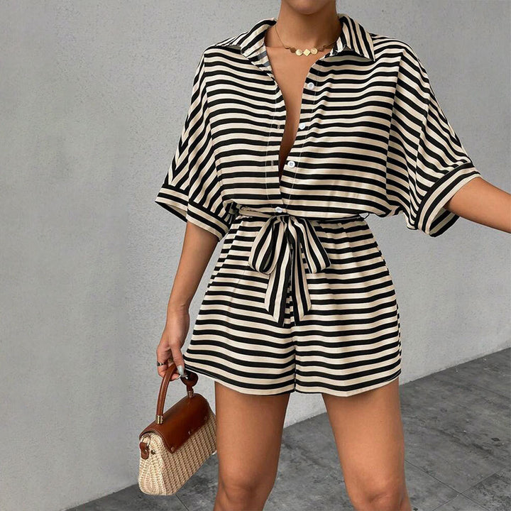 Damen Kurzoverall mit feinem Streifenmuster und tailliertem Schnitt Drune