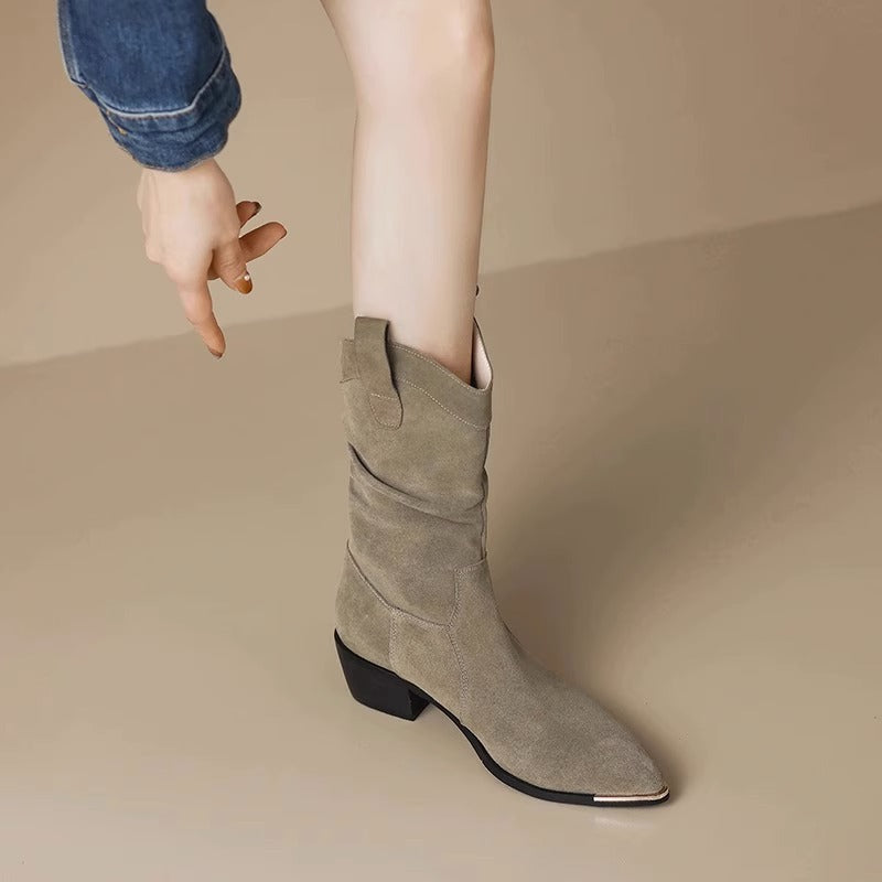 Drune | Boots - Wildleder-Optik - Oberschenkelhoch - Spitz zulaufende Metallkappe - Blockabsatz