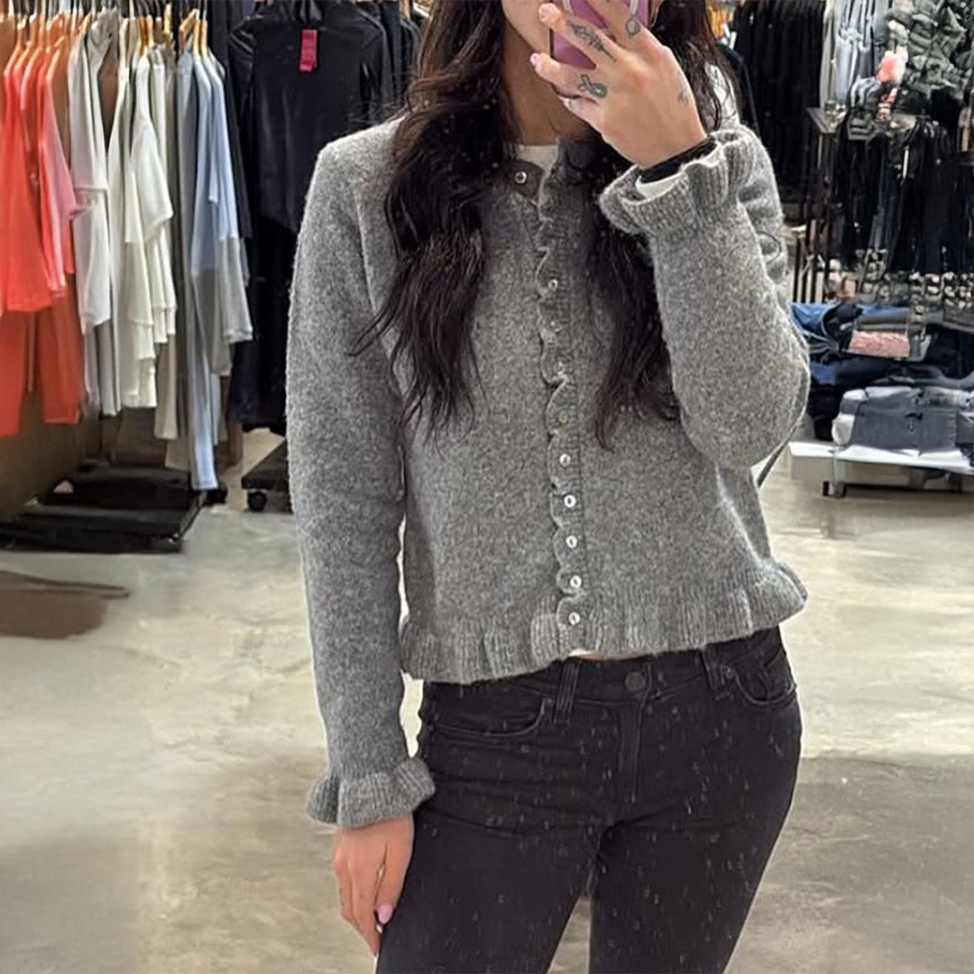 Damen nan kurz geschnittener Strickcardigan mit Volantknopfleiste und gerafften Bündchen Drune