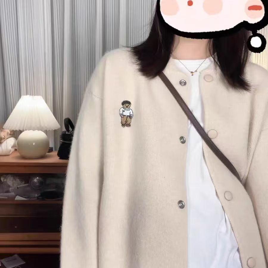 Damen bequeme Strickjacke mit Knopfverschluss und Bärenstickerei Drune