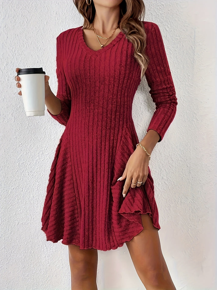 Damen Strickkleid mit V-Ausschnitt und Rüschendetails Drune
