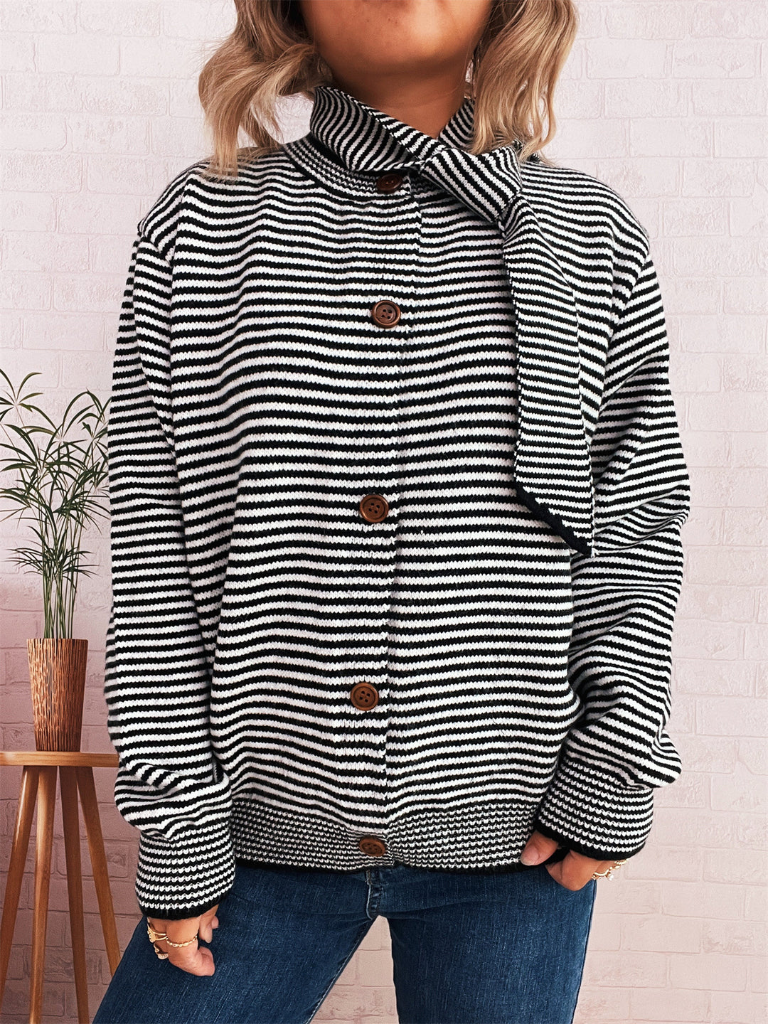 Damen gestreifter Strickcardigan mit hohem Kragen und dekorativen Knöpfen Drune