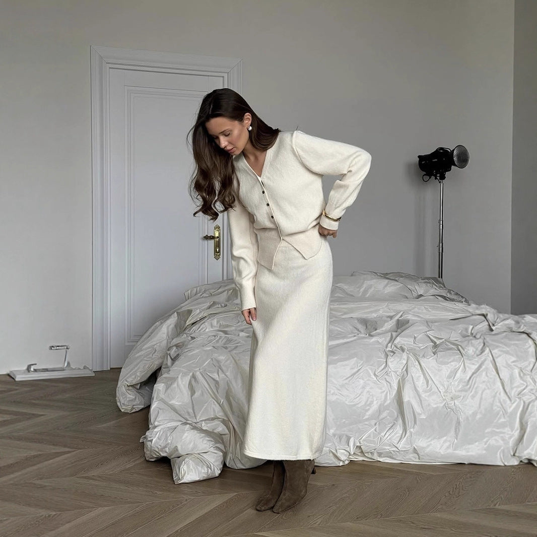 Damen Strickensemble mit klassischem V-Ausschnitt und Knopfdetails Drune