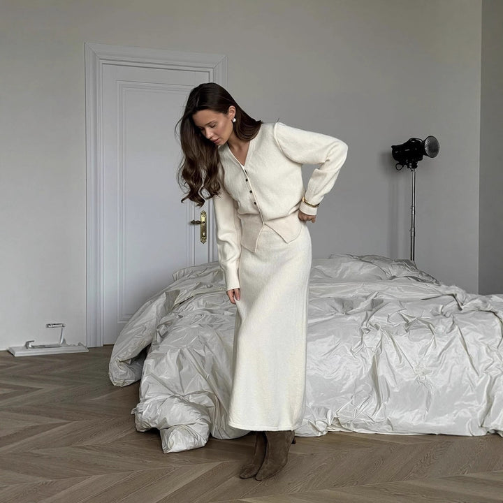 Damen Strickensemble mit klassischem V-Ausschnitt und Knopfdetails Drune
