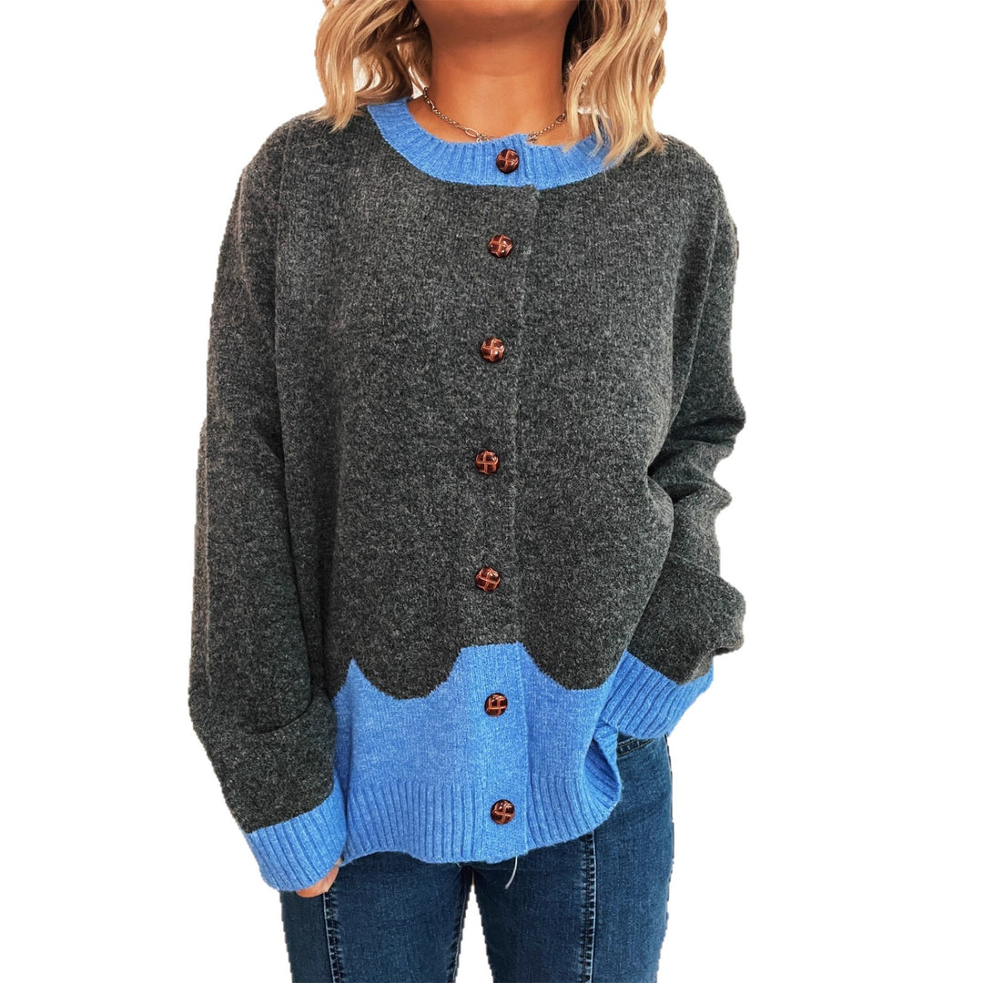 Damen kuschelige Strickjacke mit kontrastierenden Bündchen und Knopfdetails Drune
