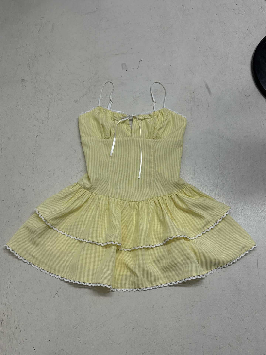 Damen verspieltes Kleid mit Rüschenelementen und Spaghetti-Trägern Drune