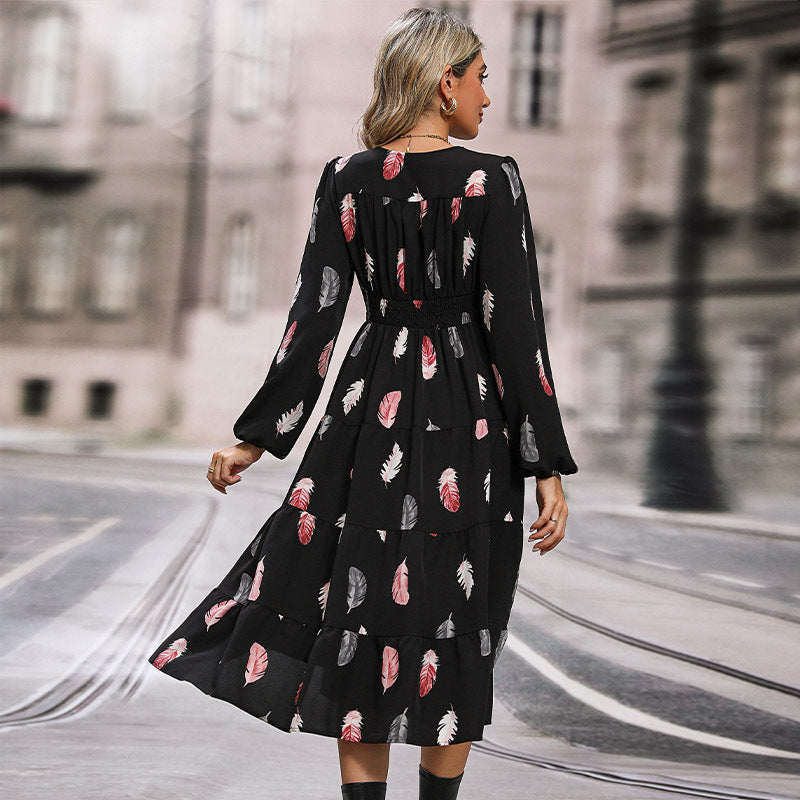Damen Langarm Maxikleid mit tropischem Federdesign und Knopfdetails Drune
