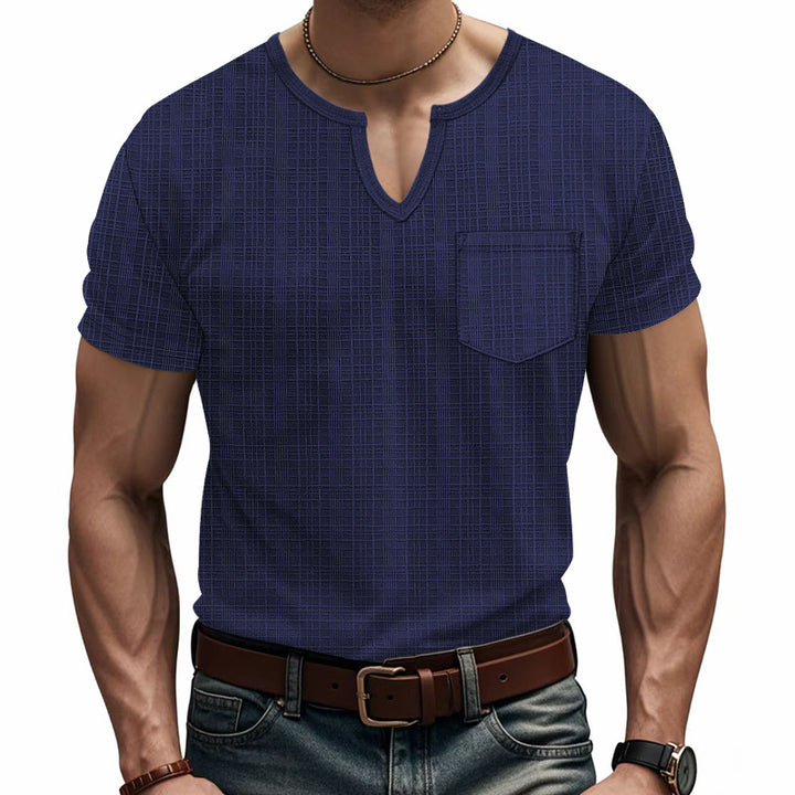 Herren nan Kurzarmshirt mit V-Schlitz-Ausschnitt und aufgesetzter Brusttasche aus strukturiertem Jersey Drune