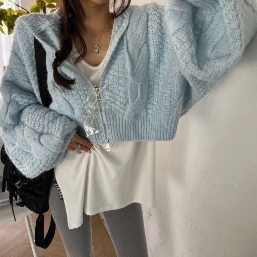 Damen Kurzer Strickpullover mit Zopfmuster und Kapuze Drune