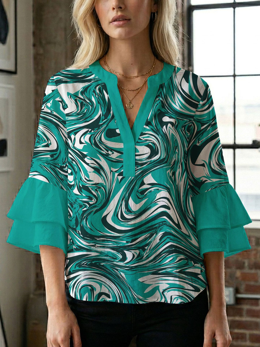 Damen Bluse mit voluminösen Flügelärmel und intensivem Blattmuster Drune