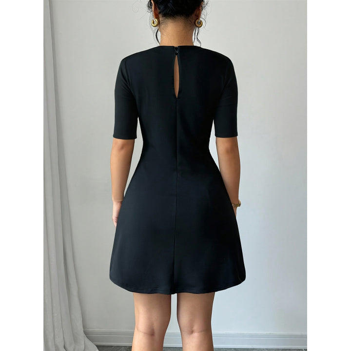 Damen Kleid mit figurbetonter Silhouette und dekorativem Taillengürtel Drune