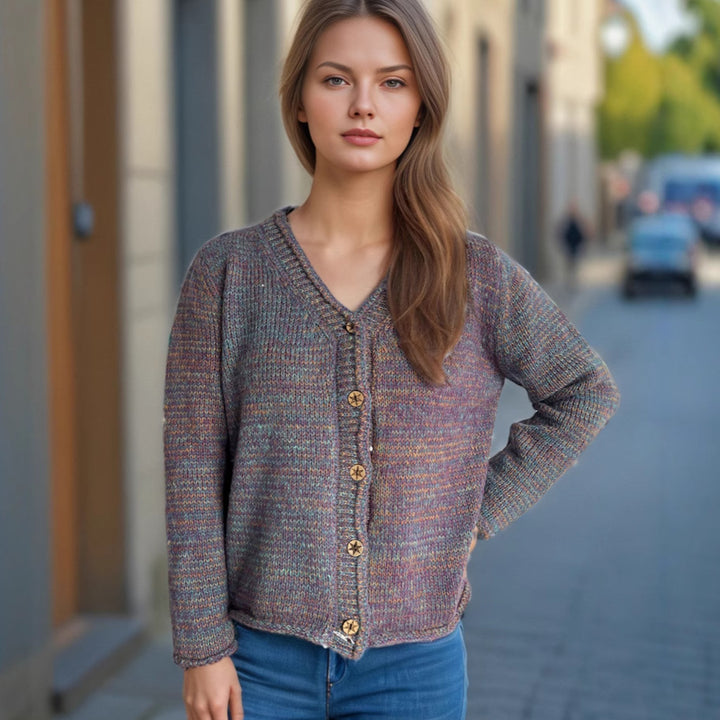 Damen Strickjacke mit kreativem Farbmuster und goldenen Knöpfen Drune