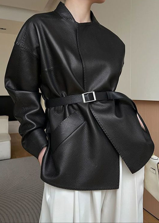 Drune | Gürtelte Kunstlederjacke – Minimalistisches Wickeldesign