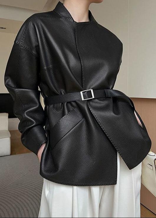 Drune | Gürtelte Kunstlederjacke – Minimalistisches Wickeldesign