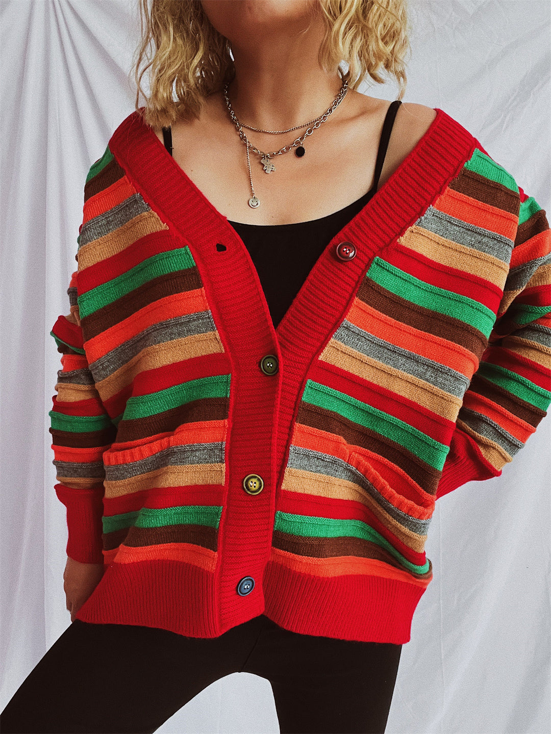 Damen Strickjacke mit buntem Streifenmuster und knöpfbarem Design Drune