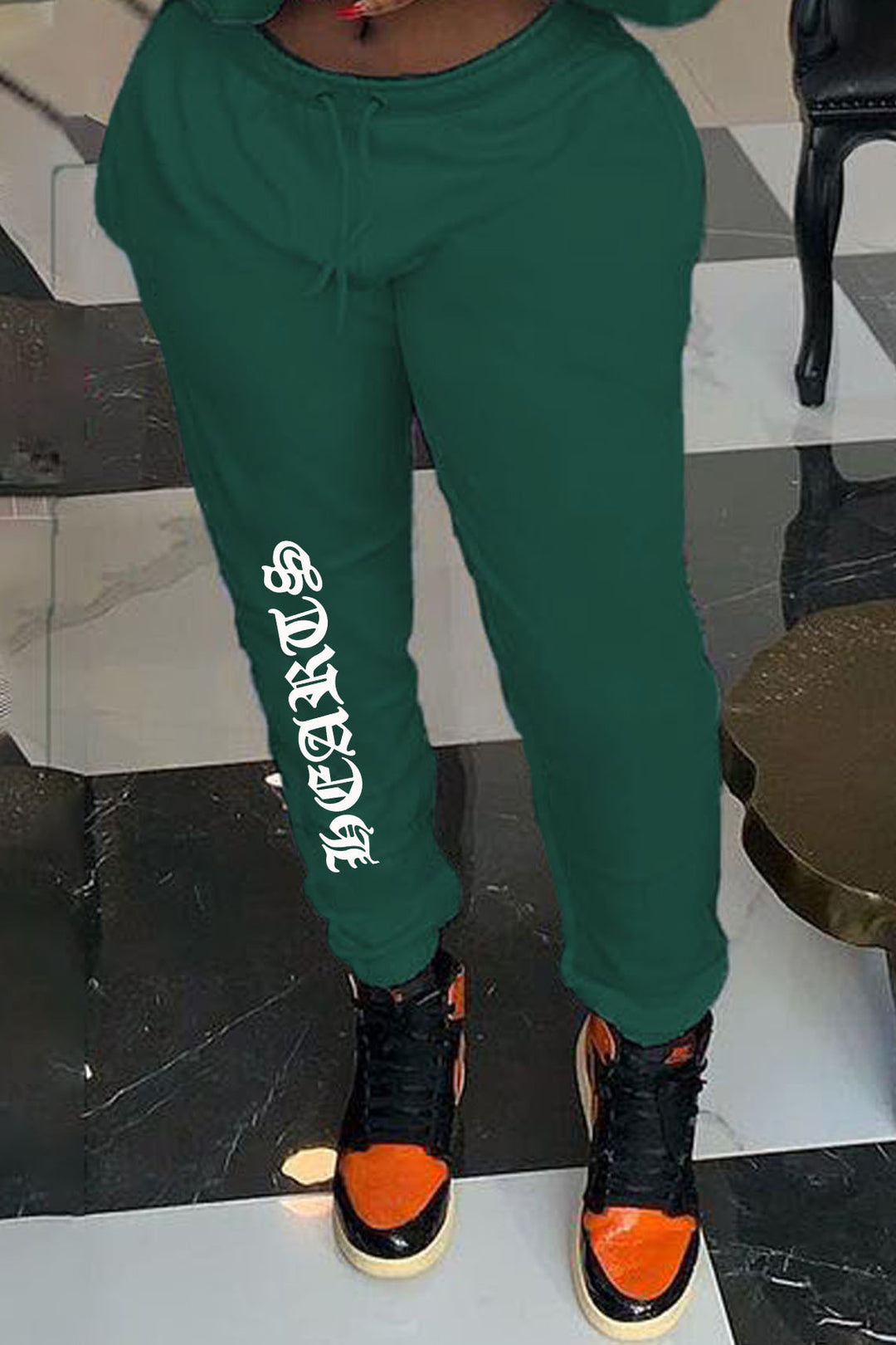 Damen bequeme Sweatpants mit seitlichem Schriftzug Drune