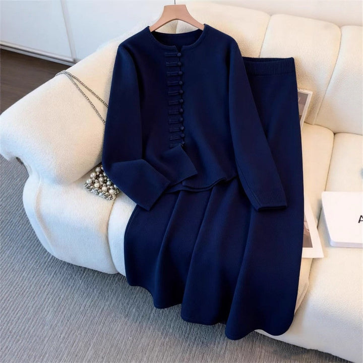 Damen Strickensemble mit klassischem Knopfdesign und fließendem Rock Drune