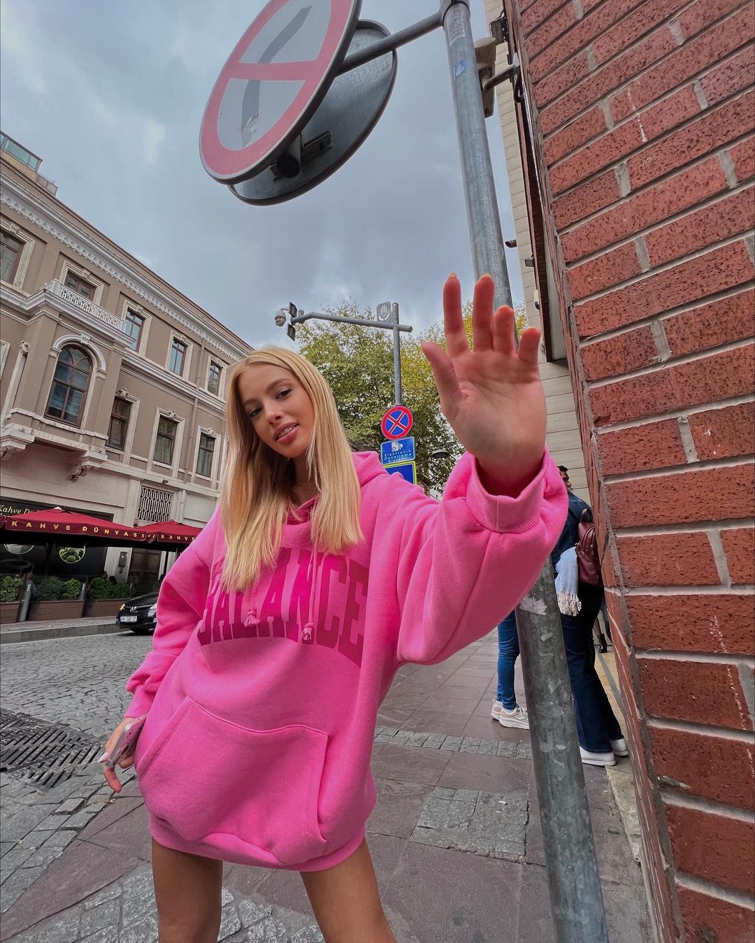 Damen Oversized Kapuzenpullover mit auffälligem Logo Drune