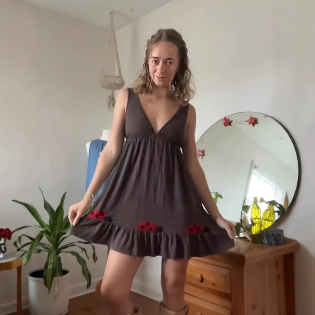 Damen nan kurzes Trägerkleid mit tiefem V-Ausschnitt, Empire-Taille und Marienkäfer-Stickerei Drune